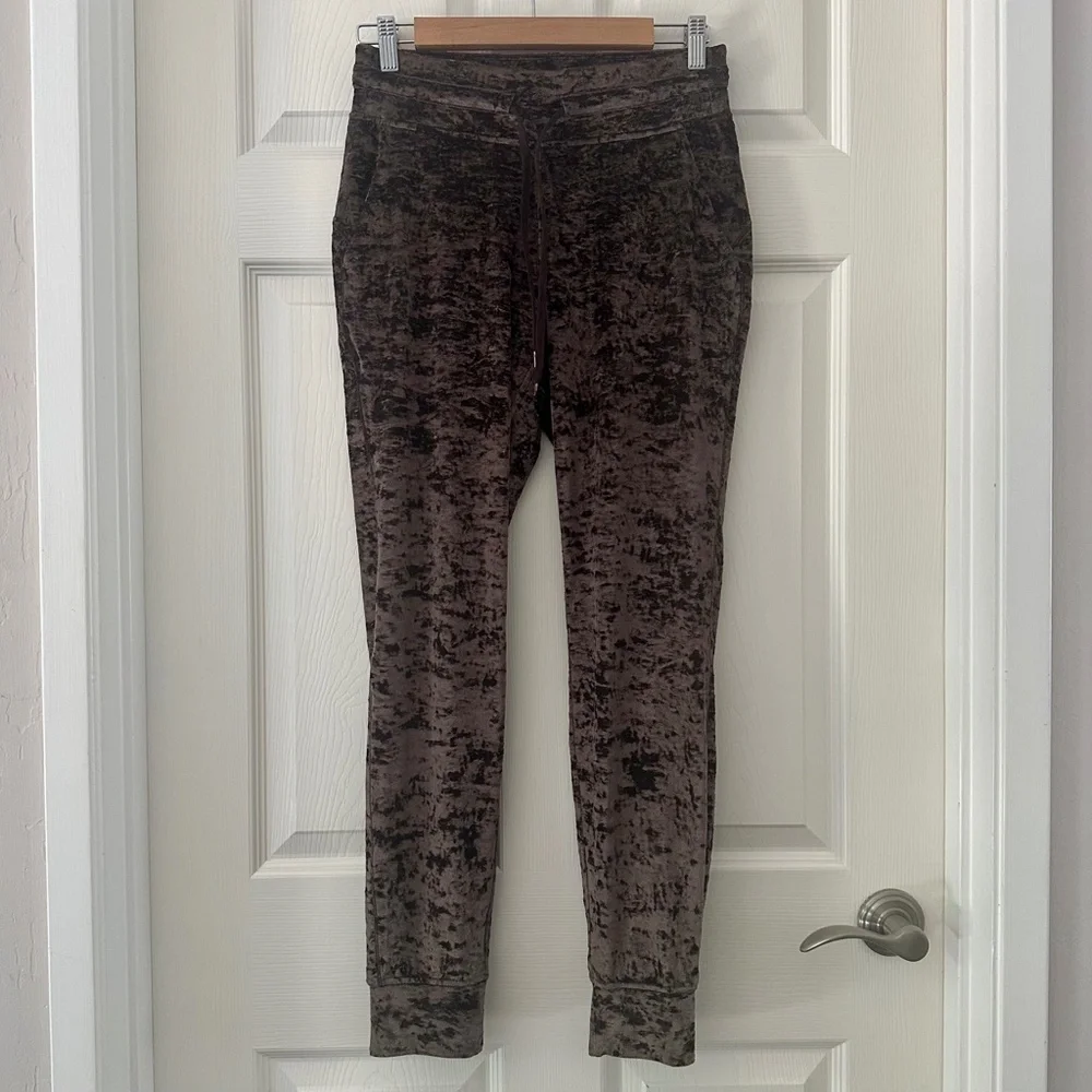 Lululemon Ready To Crush Velvet Jogger French Press Brown Size 6 *Flaw* - Picture 4 of 14